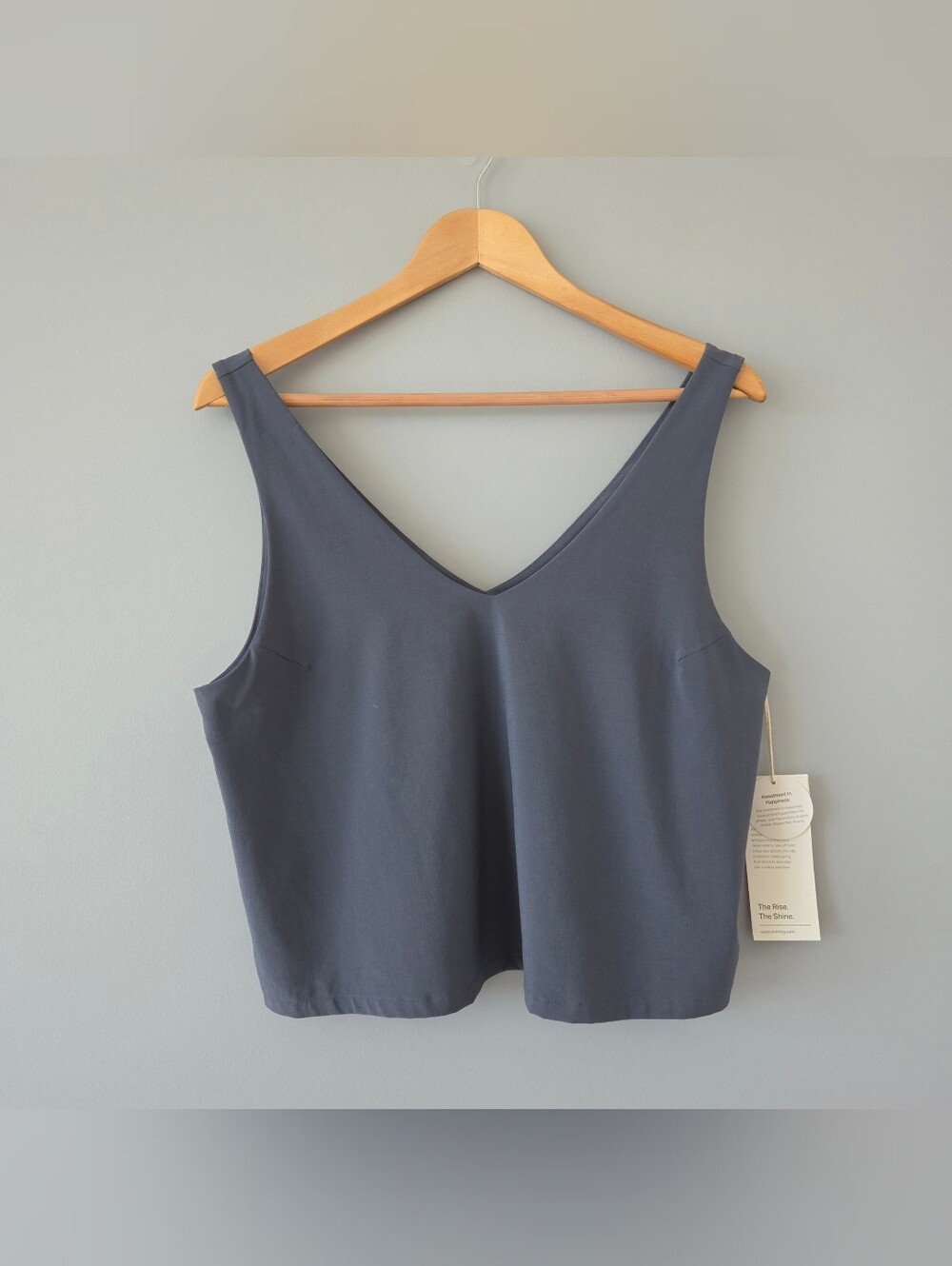NWT Vuori Women’s Villa Cropped Tank - Azure - VW1214 - Please Read